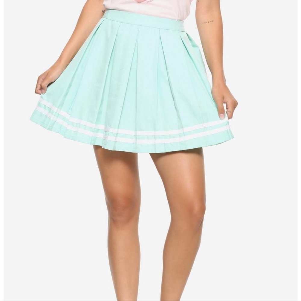 Pleated mint school girl skirt